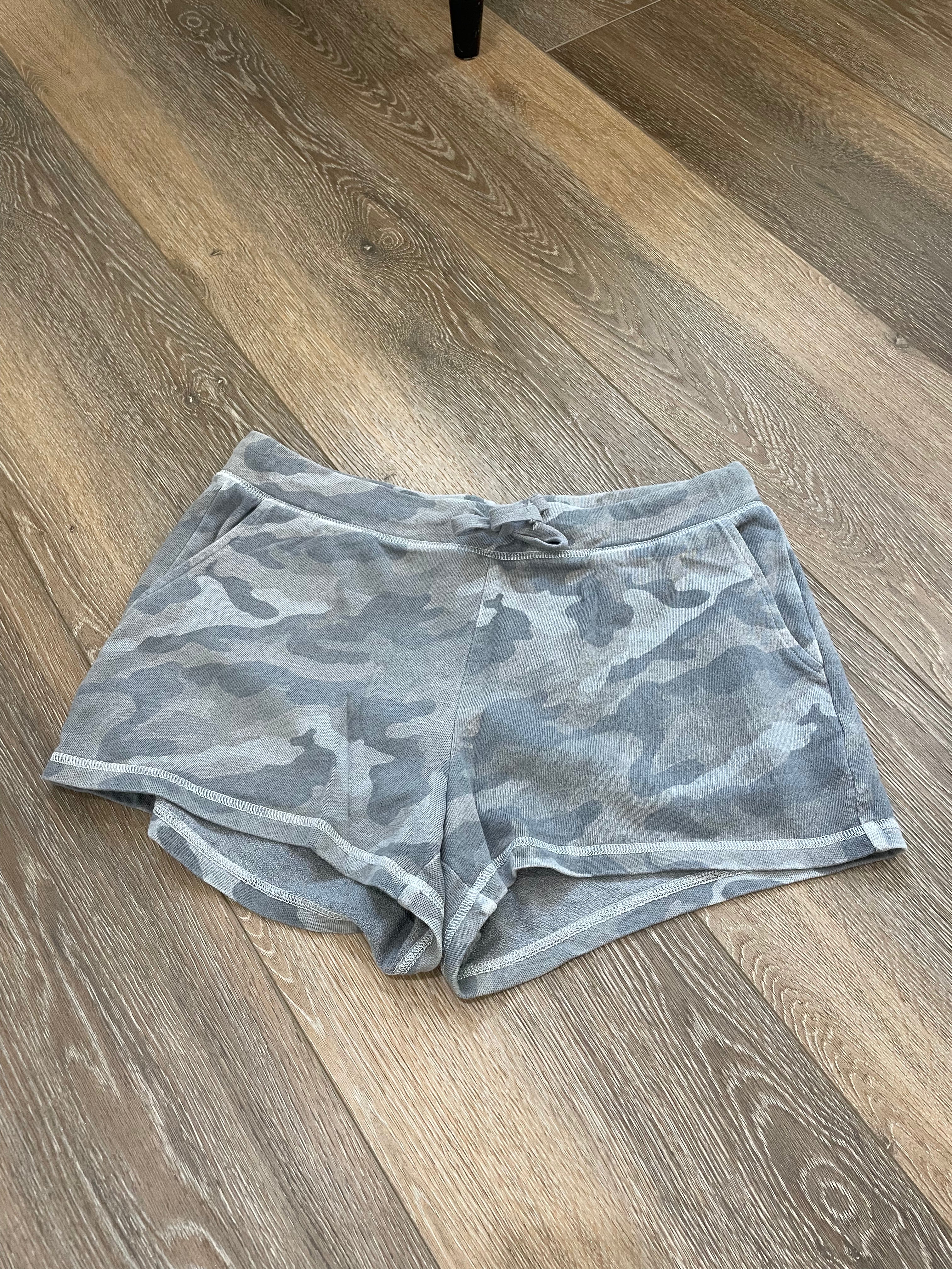 Old Navy Women's Grey Camo Fleece Lounge Shorts Size Medium Drawstring
