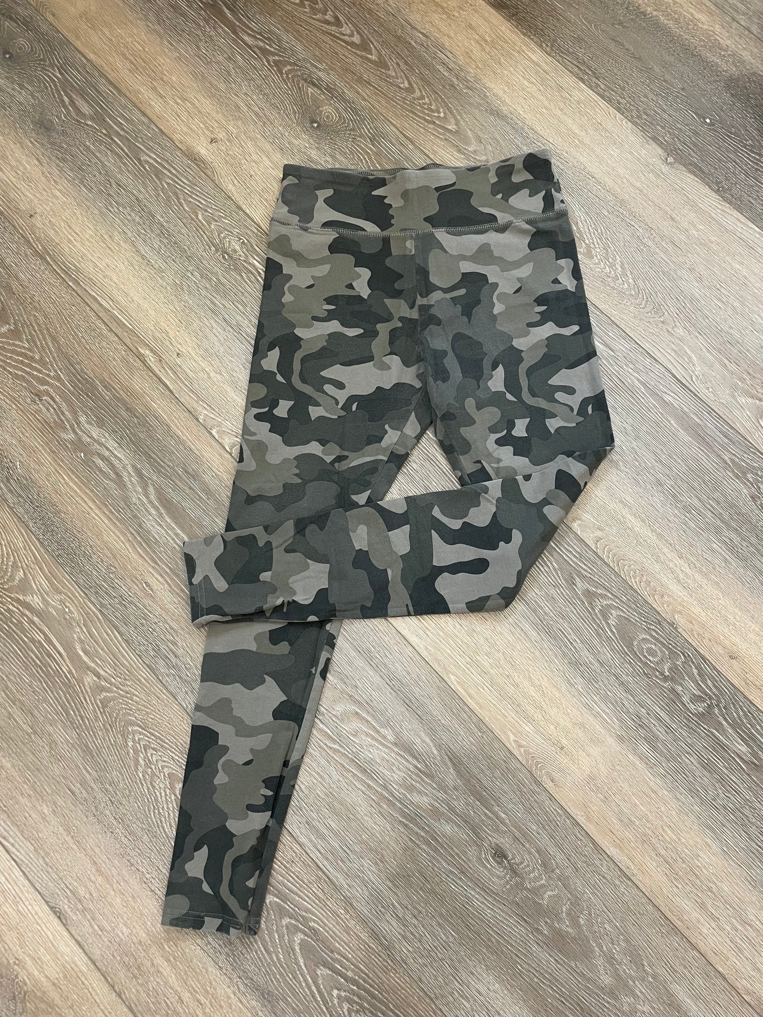 Wild Fable High-Waisted Classic Camo Leggings - Women's Size Medium
