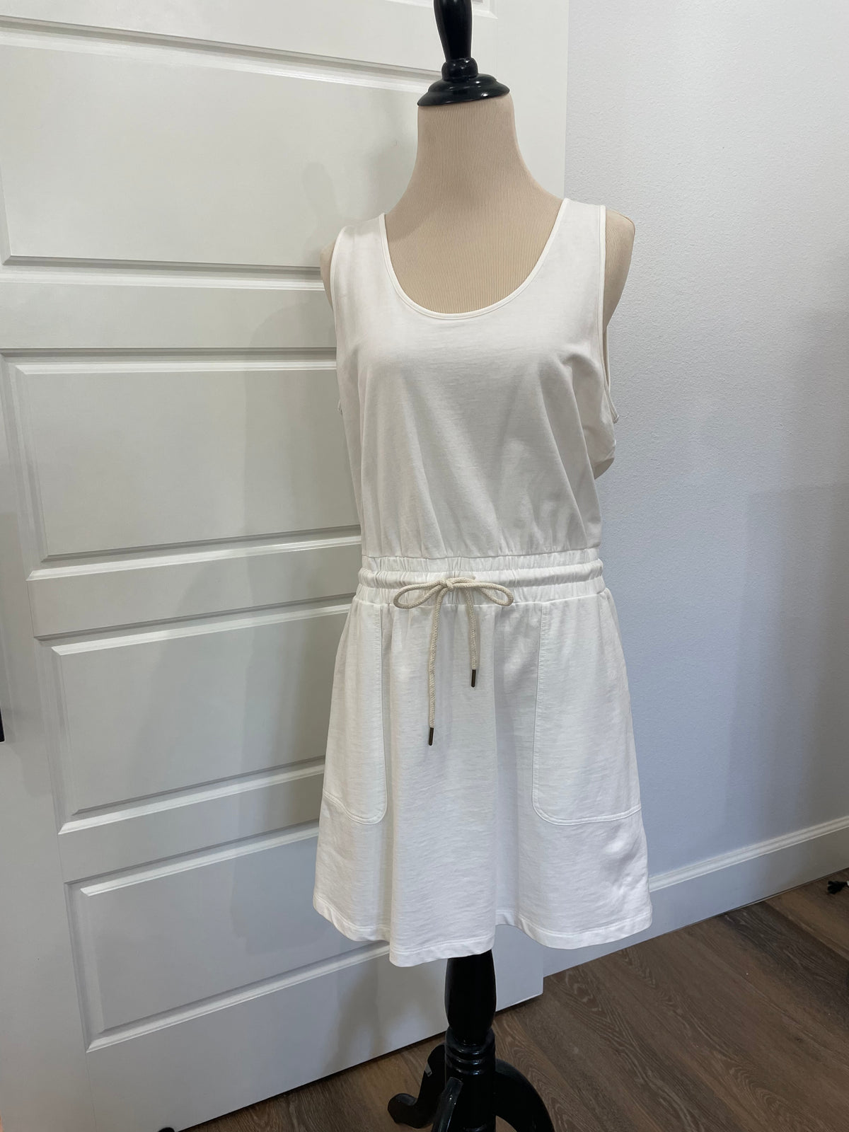A Loves A White Cotton Sleeveless Drawstring Tank Dress with Pockets - Size Medium