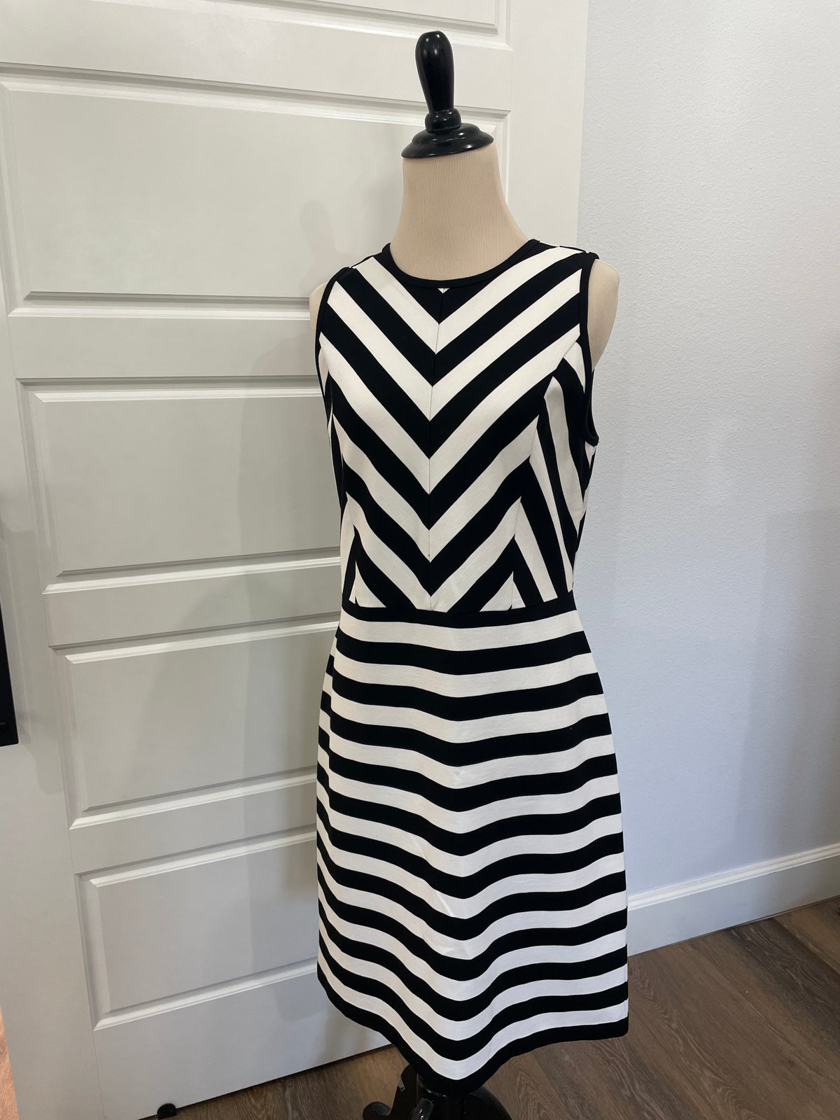 LOFT Black & White Mixed Stripe Chevron Sleeveless Fit & Flare Dress - Size 8