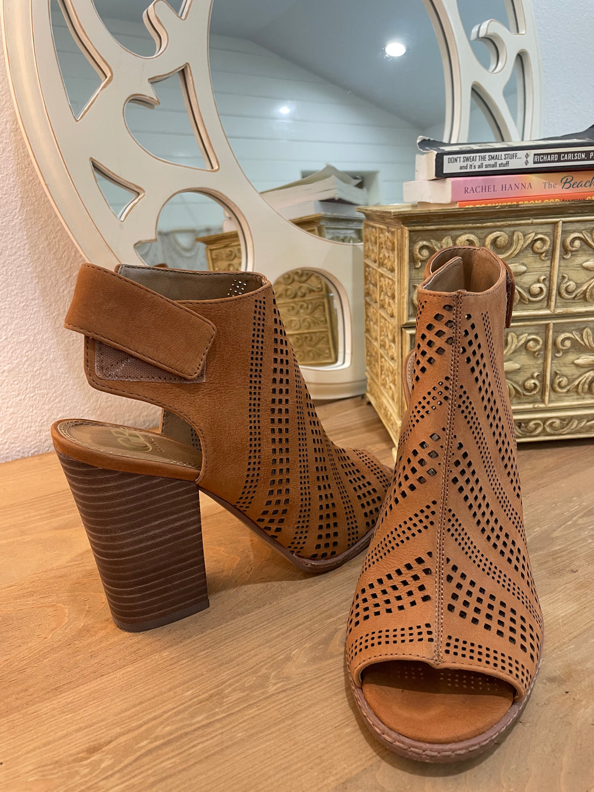 Gianni Bini Perforated Tan Suede Open Toe Booties Block Heel Slingback Size 8.5